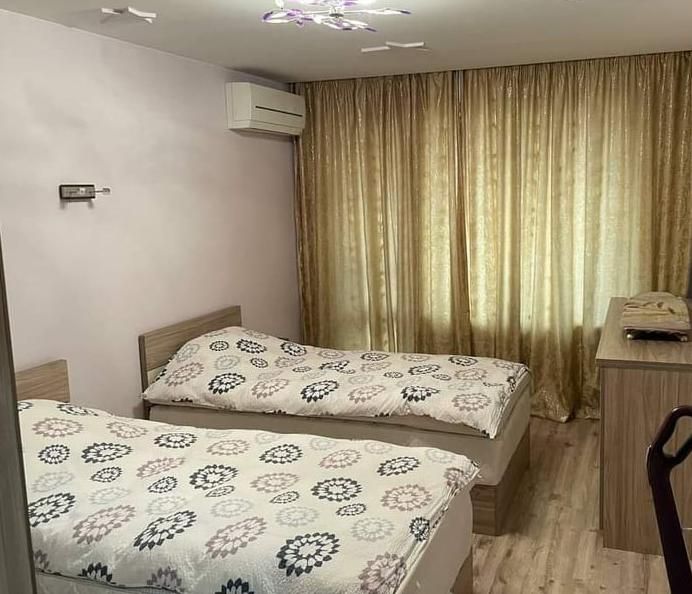 Дава се под наем Тристаен апартамент в Пловдив, Кършияка - 180 кв.м за 918 € - Снимка #3