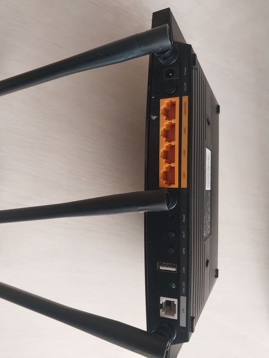 Роутер wf ТР -Link VR 400 (EU) с усилительями