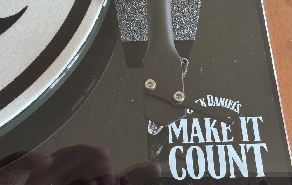 Грамофон  Pro-Ject T1  Jack Daniels
