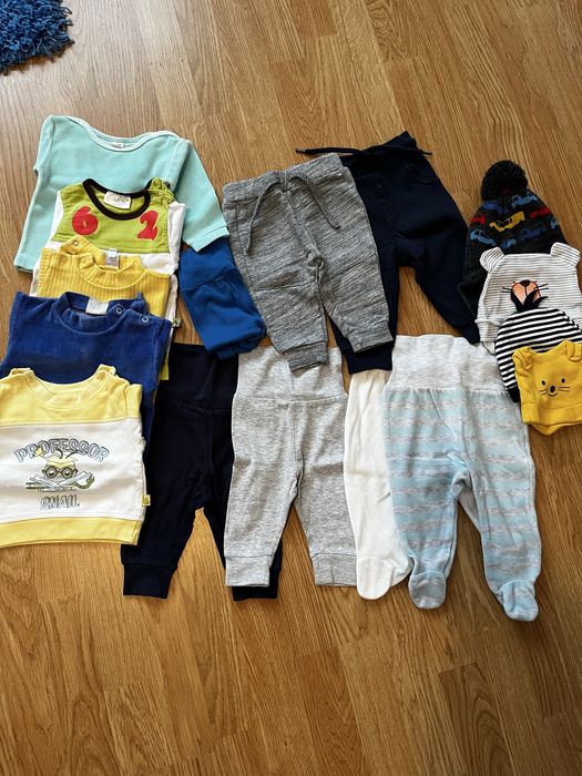 Haine bebe 0-12 luni in stare foarte buna