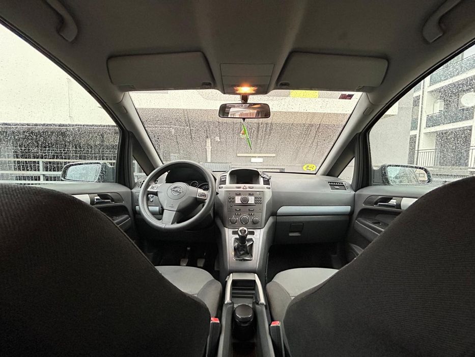 Vând Opel Zafira (dau și la schimb, ofer și diferență)