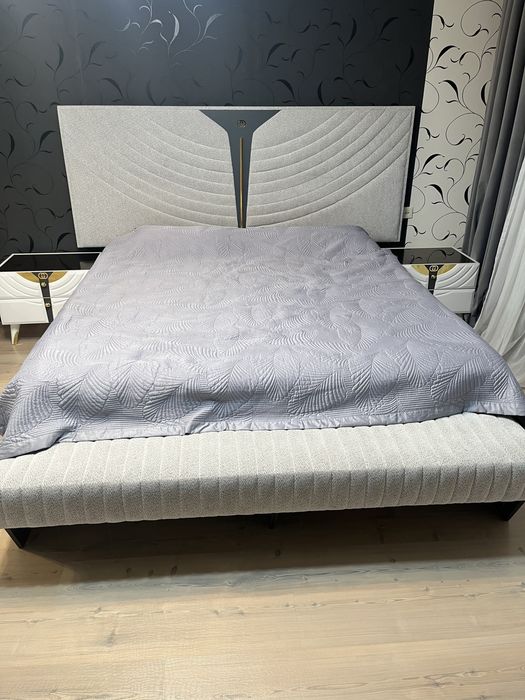Продаю кровать без матраца за 150000