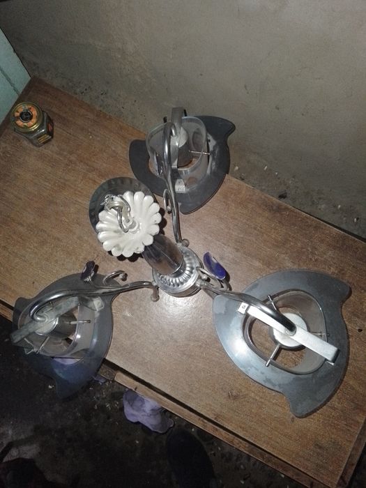 Продам люстру...