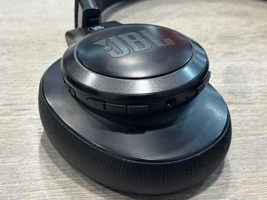 Безжични слушалки  JBL Live 660NC