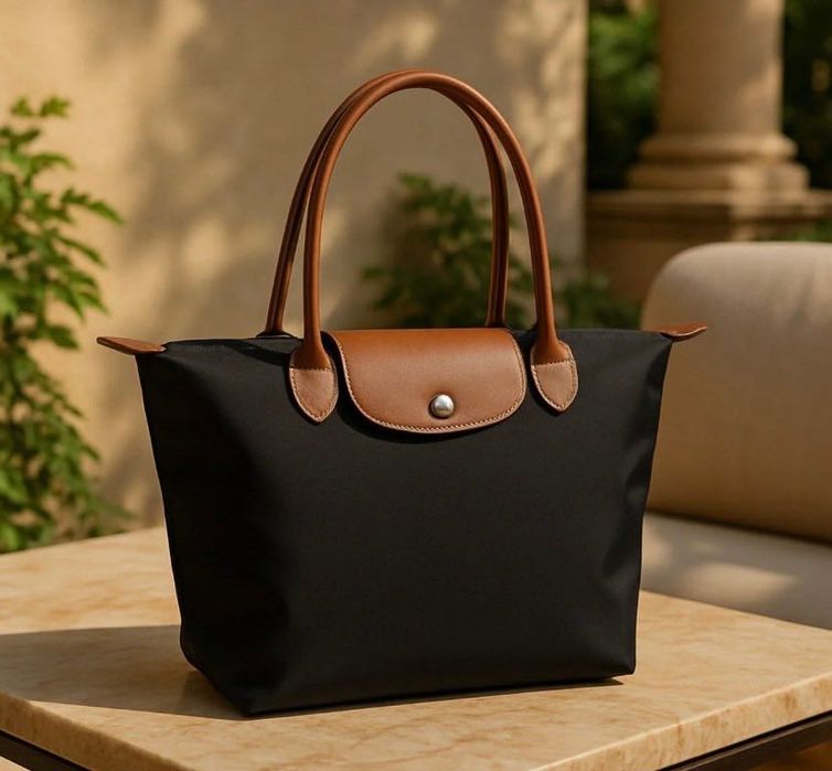 Удобна дамска чанта за рамо по модел Longchamp M