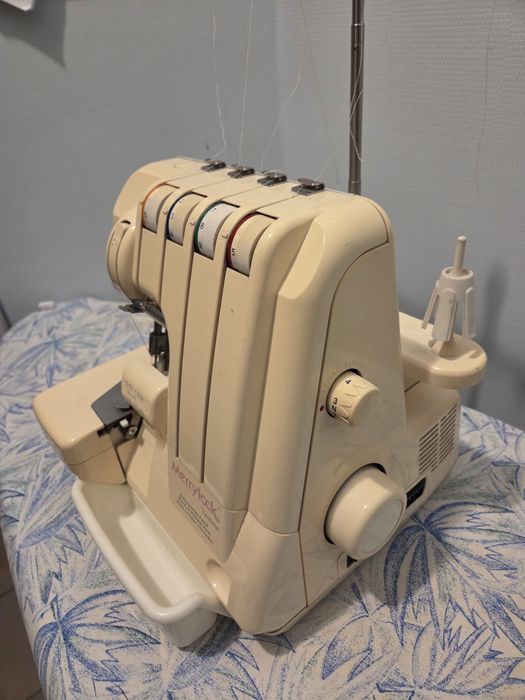 Оверлок MARRYLOCK Janome