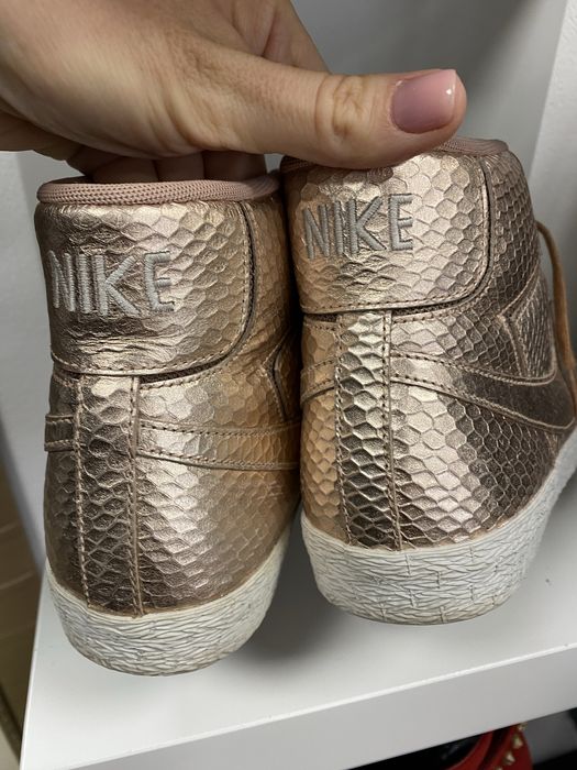 Nike кецове в розово златно