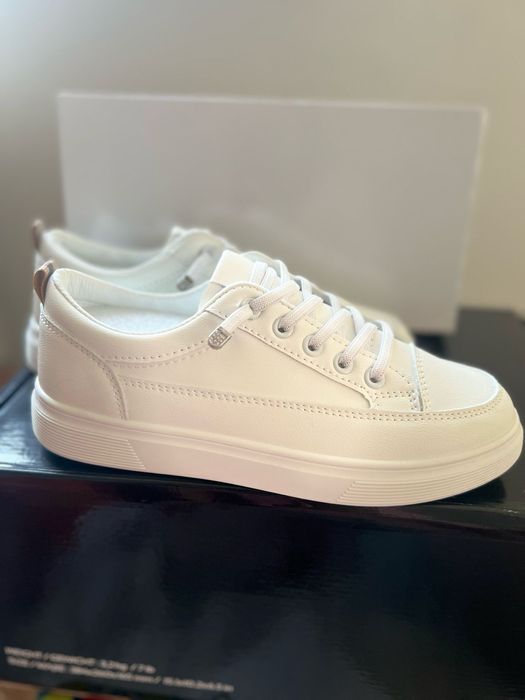 Детский  и взрослый  кроссовки