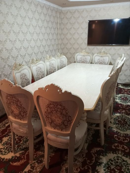 12 кишилик стол стул сотилади