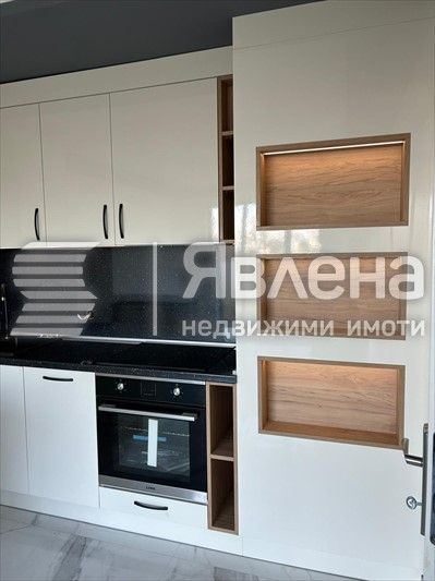 Продава се Тристаен апартамент в Варна, Изгрев - 72 кв.м за 2125 €/кв.м - Снимка #2