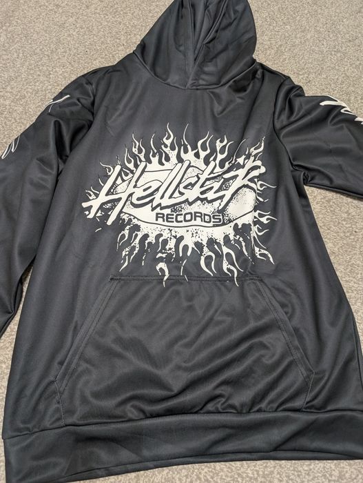 В наличии Hellstar Худи