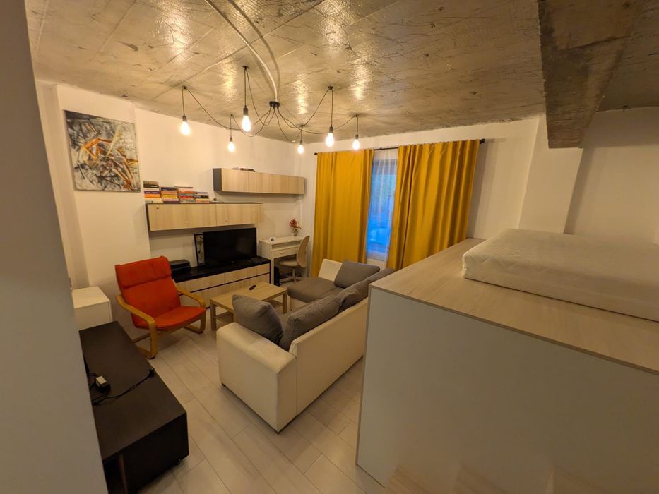 Închiriez studio (garsoniera)
