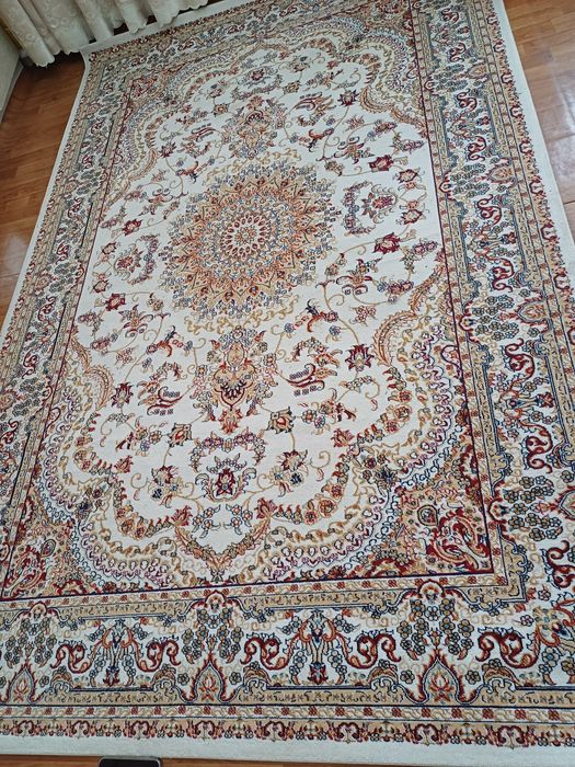 Продам ковёр в хорошем состоянии