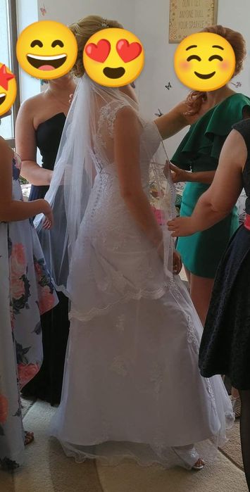 Rochie de mireasa, in formă de A, cu trenă si nasture de prindere
