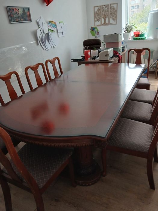 Стол для гостинной