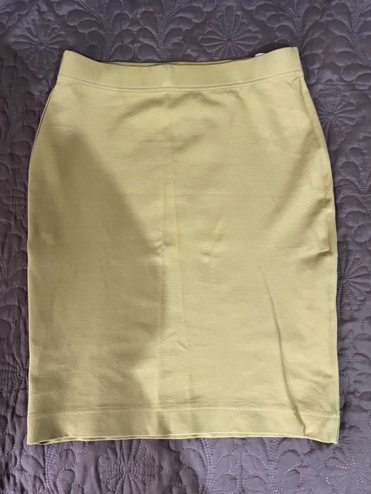 Жълта пола Daphne