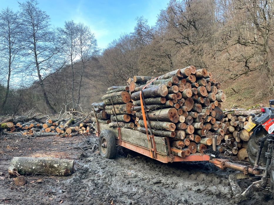 Remorcă dupa tractor