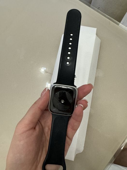 Продам часы Apple watch SE 44