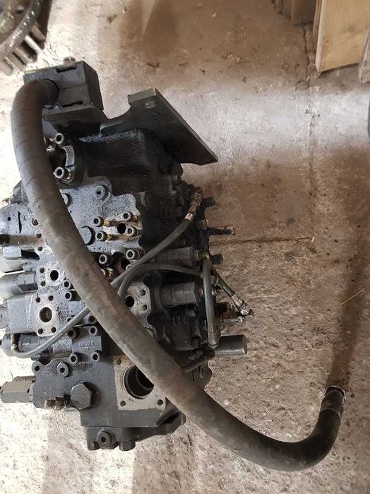 Distribuitor CASE CX210B