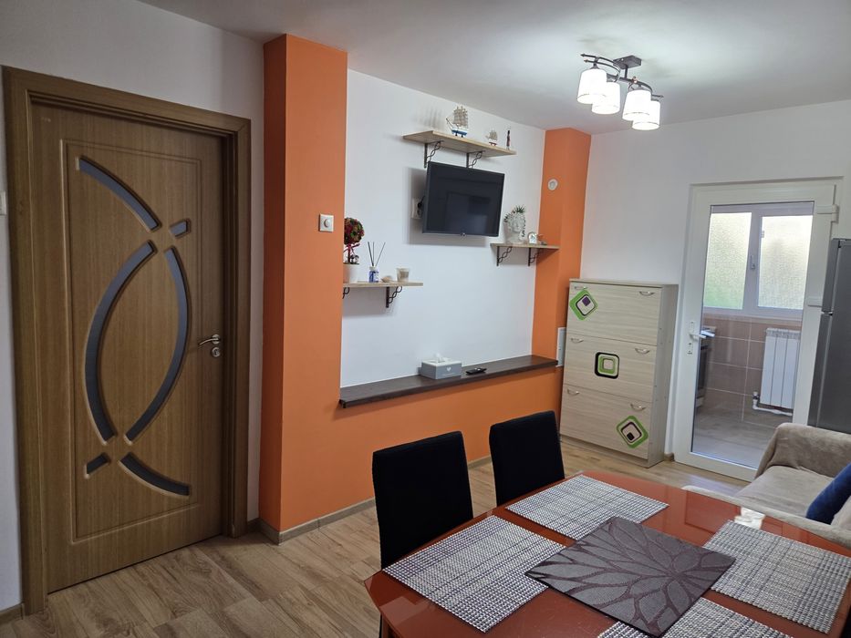 Închiriez apartament zona Racheta