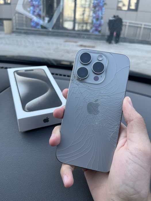 Iphone.15 pro. Apple watch 3. В месте.