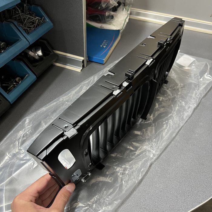 Новая ориг решетка радиатора bmw e34 бмв е34