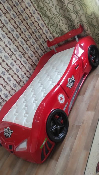 Детская кровать-автомобиль