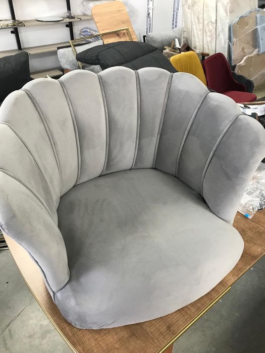 Комплект двуместно канапе и две кресла  303€