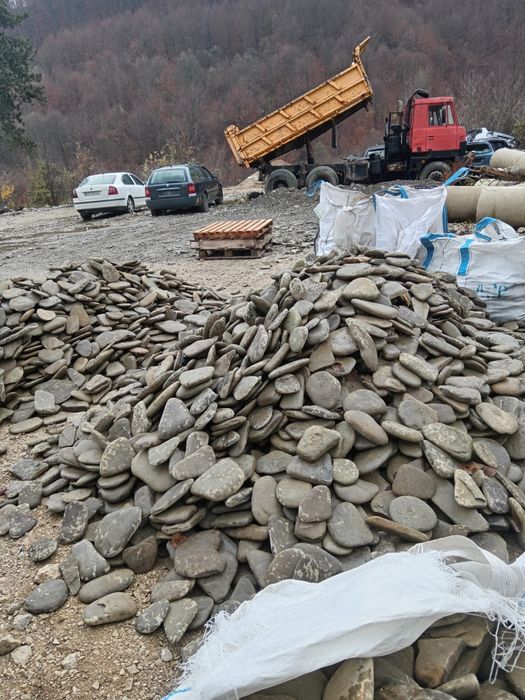 Bolovani decorativi și piatră naturală