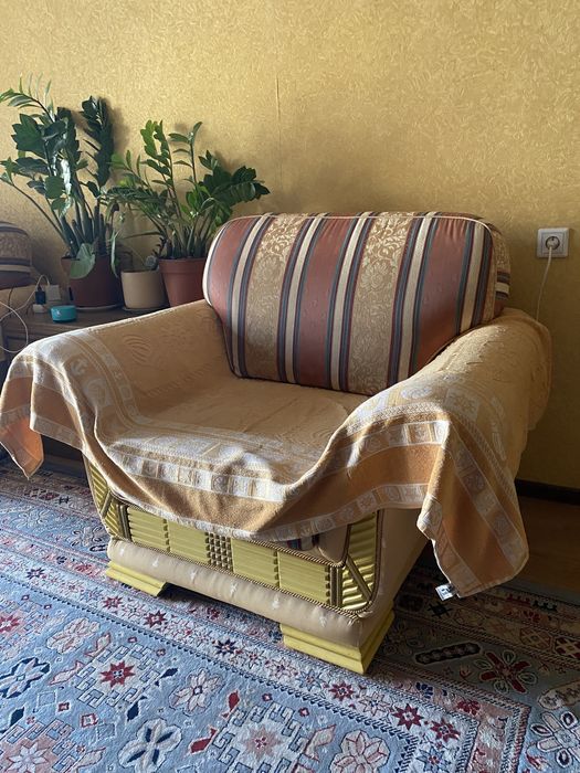 Продам диван и 2 кресла