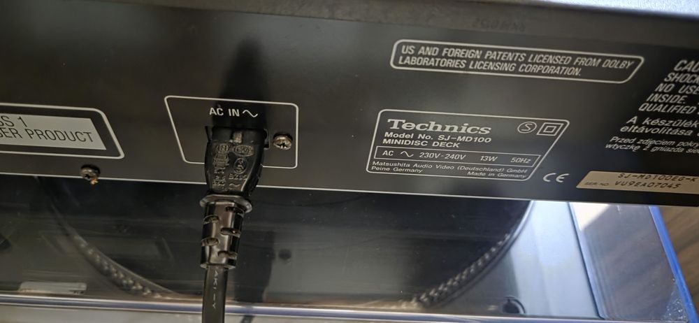 Minidisc technics SJ-MD100 cu telecomanda originala  in stare perfecta de functionare.