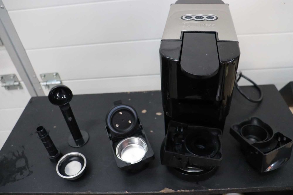 Кафемашина Princess капсули 4в1,долче густо,неспресо,падове,мляно кафе