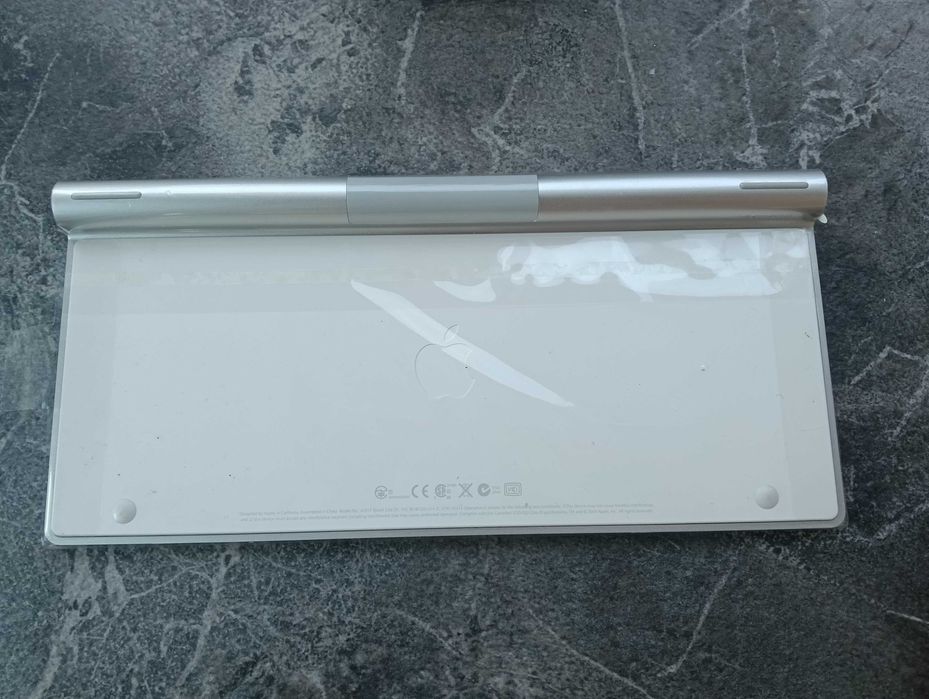 Vand tastatura Apple Bluetooth A1314 ,Noua, in Folie