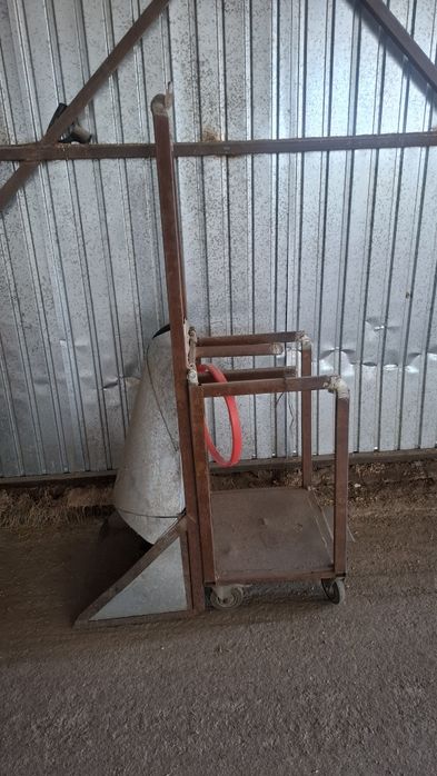 Мешкователь для зерна ручной