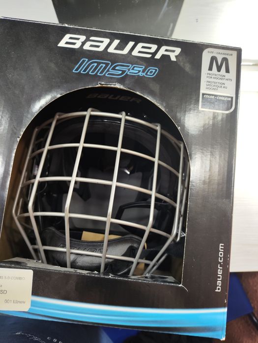 Хоккейный шлем отличное состояние