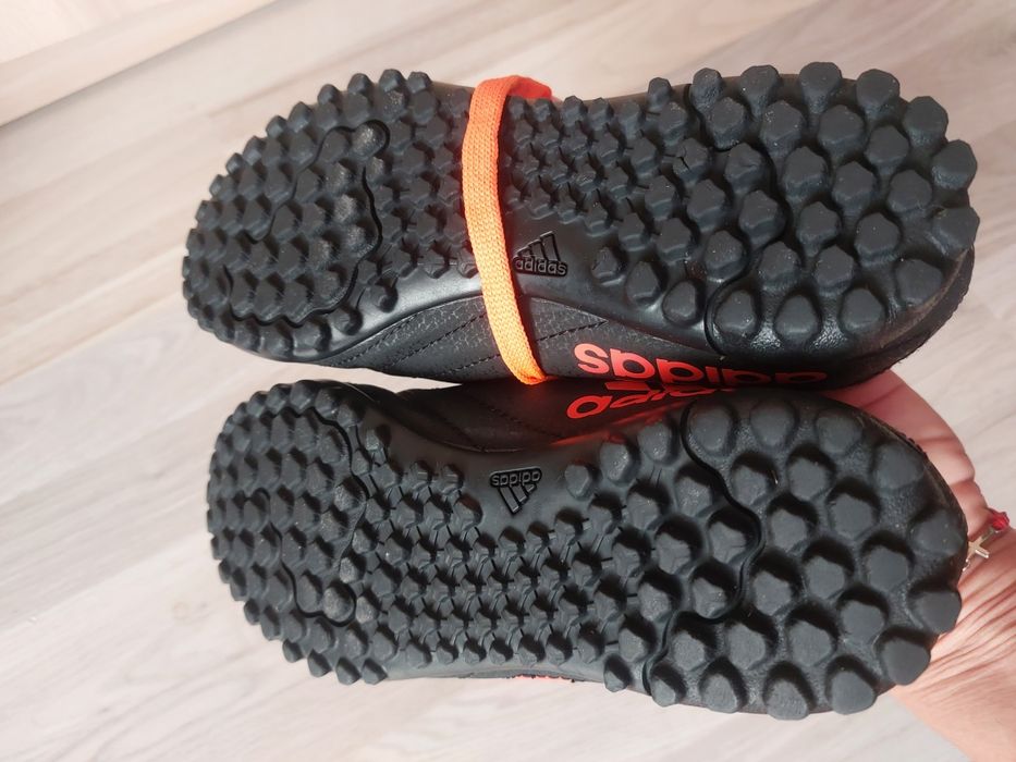 Детски футболни обувки