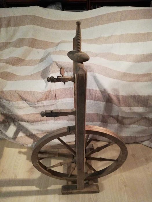Roata veche de tors lana