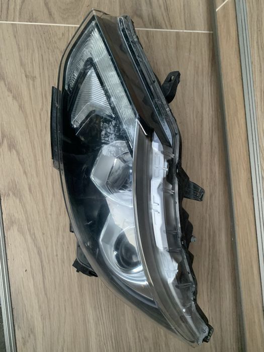 Far Nissan Qashqai j11 partea stanga an 2014/2015/2016/2017