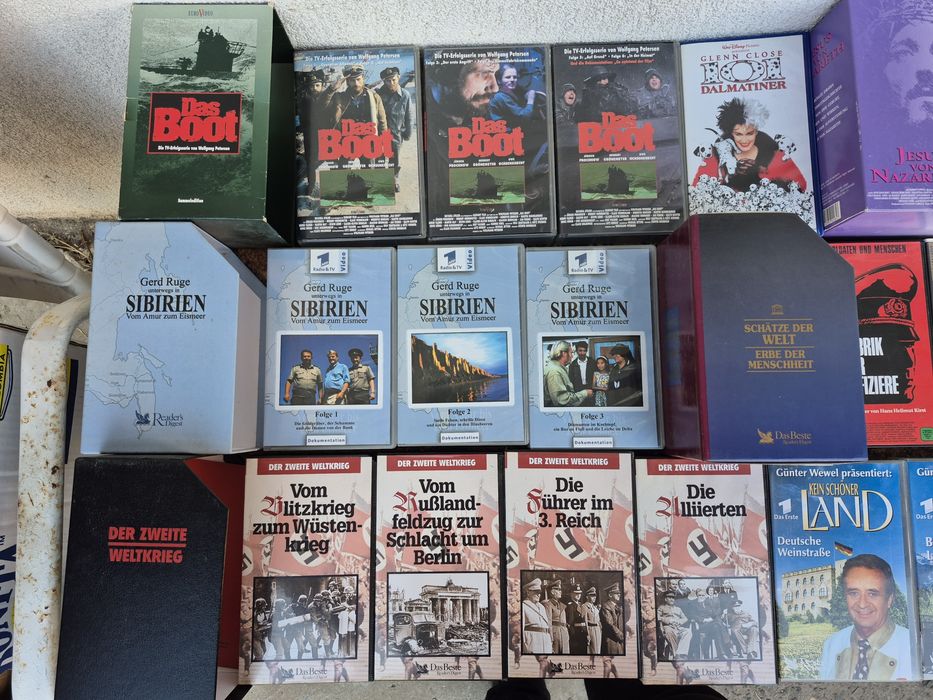 Vând Lot 25 casete video originale filme documentare Hitler,Razboi
