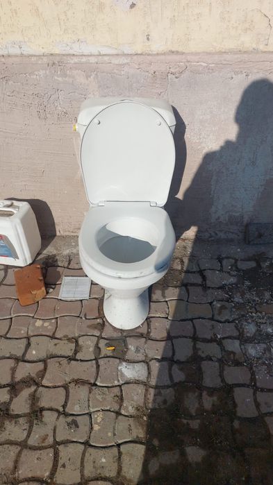 Продаю унитаз новый