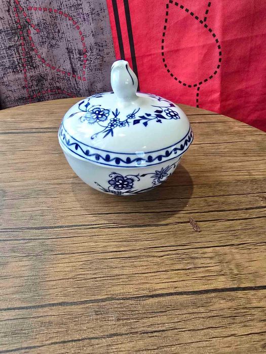 Порцеланова захарница