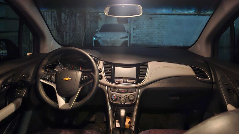 Продаётся Chevrolet Tracker 1 Full avtomat black