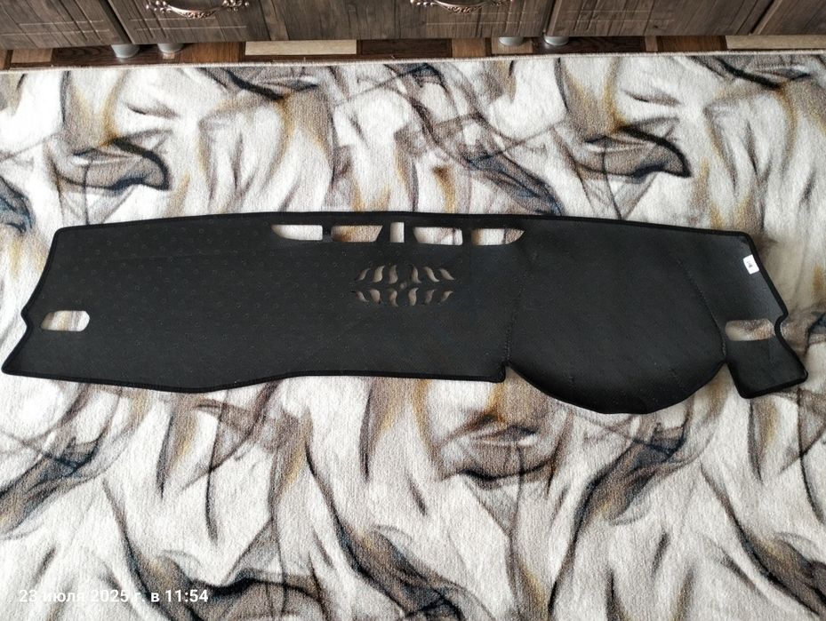 Продам накидку на панель приборов