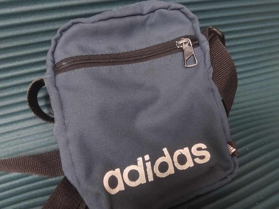 Adidas 100% оригинална мъжка чантичка