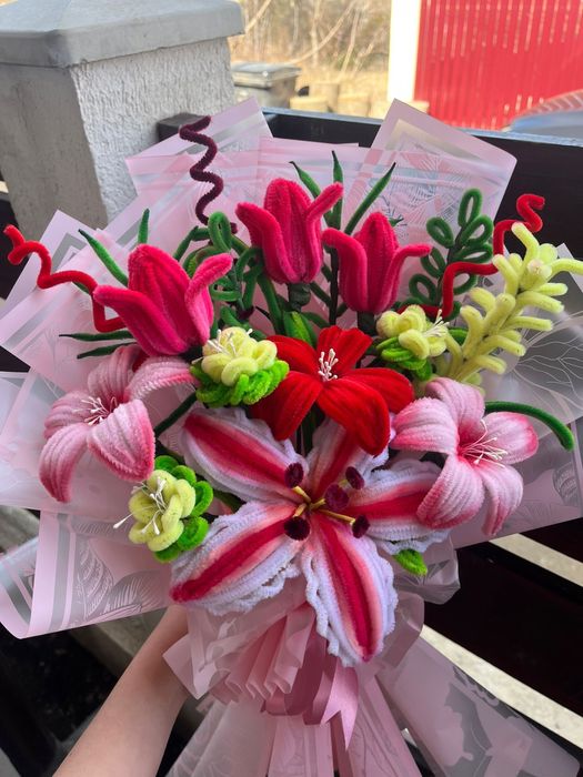 Buchete din flori plusate