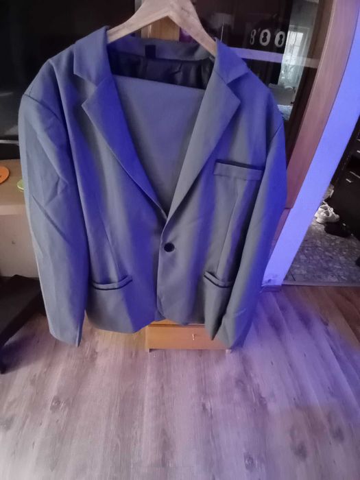 De vanzare costum bărbătesc