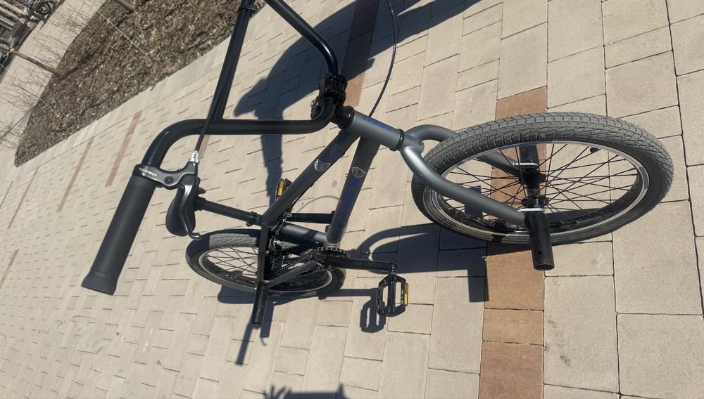 Продам велосипед BMX новый