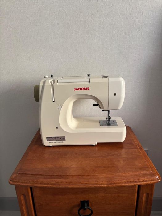 Продам швейную машину