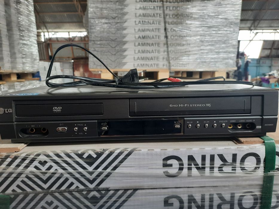 Продаю DVD/VHS-плеер LG DC488,.