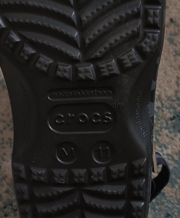 Продам crocs bape
